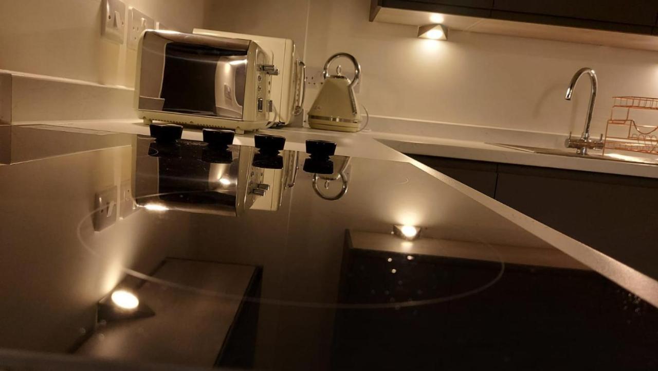 Charming 1-Bed Villa In Liverpool Extérieur photo