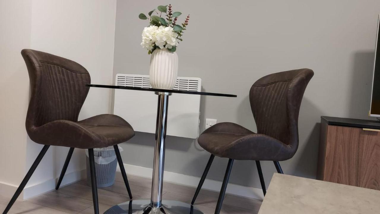 Charming 1-Bed Villa In Liverpool Extérieur photo